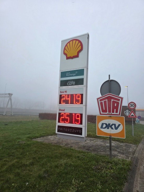 HC5rjdRWMAEr Hw?format=jpg.jpg