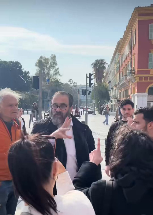 vgR 4i2SteVt4aX6.jpg