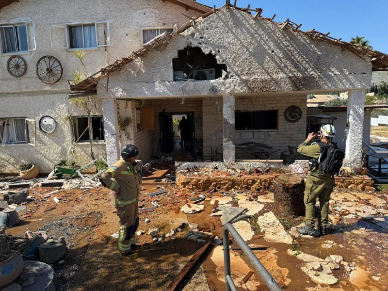 القناة 12 :  إصابة 4 إسرائيليين جراء سقوط صاروخ أطلق من لبنان على مبنى في منطقة الجليل ....