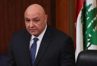 الرئيس اللبناني: قرار الحكومة بحظر النشاط العسكري لحزب الله يحصر قرار السلم والحرب بيد الدولة

- القرار سيادي ونهائي لا رجوع عنه، وتم توكيل الجيش بتنف...