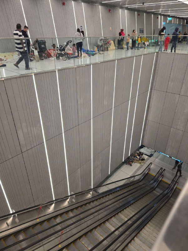 هروب المستوطنين إلى الملاجئ بعد وصول الصواريخ الإيرانية...