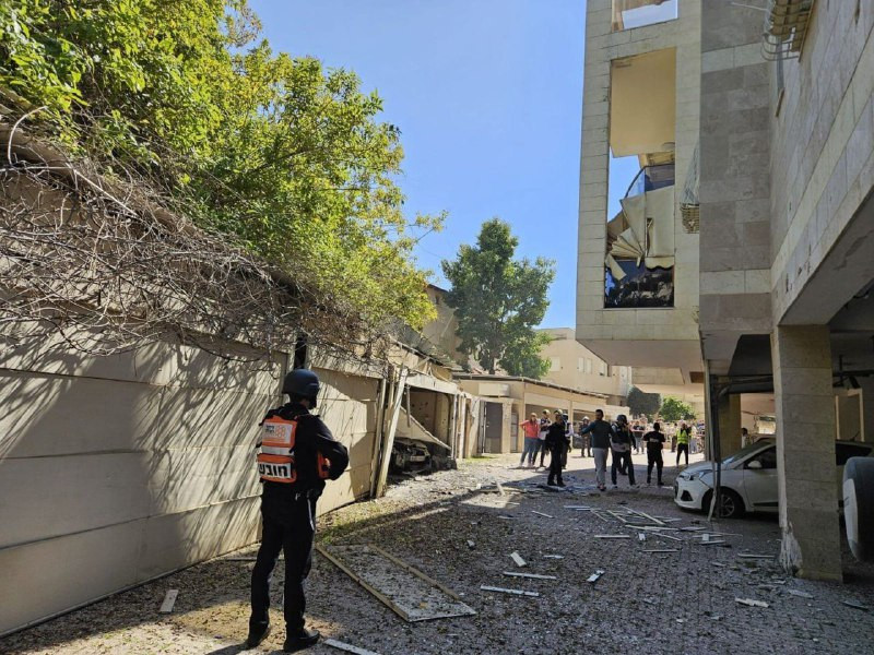 وسائل اعلام عبرية : "من مكان سقوط شظايا الصواريخ في بتح تكفا قرب تل ابيب دون وقوع اصابات" ....