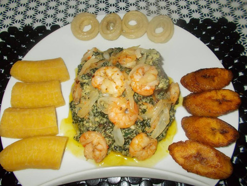 Ndolè à la viande, morue et crevettes.jpg