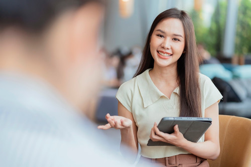 FROM DATA SILOS TO SINGLE CUSTOMER VIEW A STEP BY STEP GUIDE.jpg