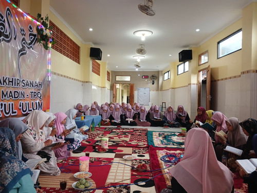 KHOTMIL QUR'AN PUTRI.jpg