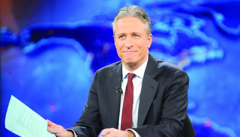 المذيع الأميركي، جون ستيوارت: نحن جميعًا في حالة حرب بلا هدف واضح، ولا نهاية تلوح في الأفق، جميعنا تحت رحمة أهواء دونالد ترامب ورغباته....