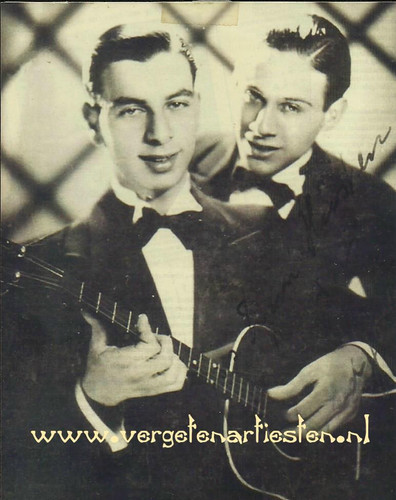 Johnny en Jones Strooifoto 1.jpg