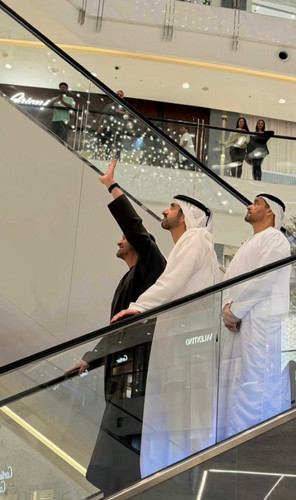 HCbrJKzaAAAUDl4.jpg
