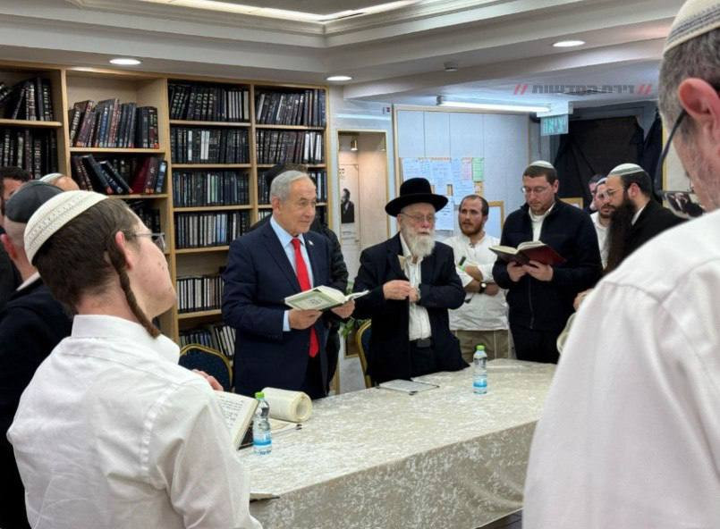 مراسل قناة ريشت كان العبرية: انتقادات لنتنياهو بسبب مخالفته لتعليمات الجبهة الداخلية بعد جلسة توراتية أقامها مع حاخامات....