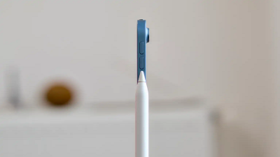 iPad Air side view revealing thinness 3.png