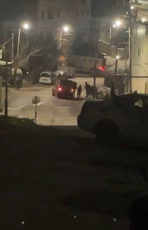 قوات الاحتلال تشنّ حملة مداهمات واعتقالات خلال اقتحام مدينة بيتونيا، غرب رام الله....