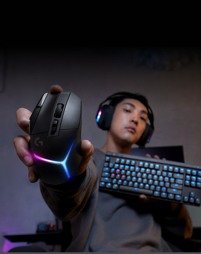 keep playing lp person using g522 holding g502x plus mouse g515 tkl card.jpg