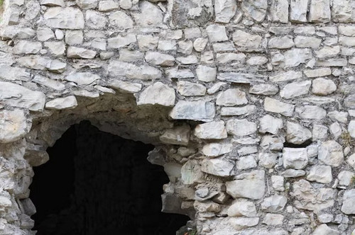 trou muraille.jpg