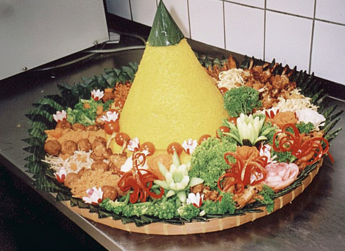 Tumpeng Jawa.jpg