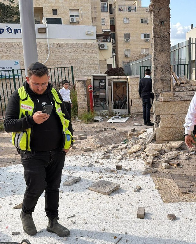 أضرار بمستوطنة "إلعاد" في فلسطين المحتلة؛ جراء شظايا صاروخ إيراني....