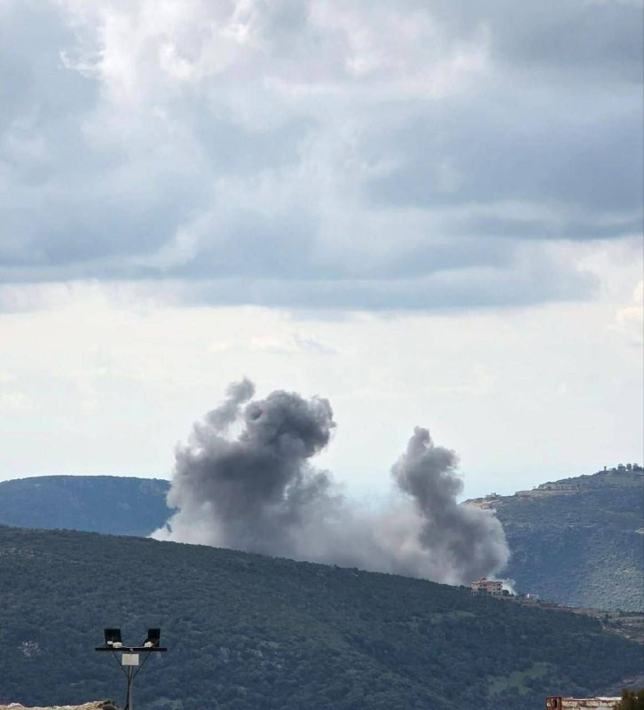 طيران الاحتلال يشن غارة حربية تستهدف وادي زبقين جنوب لبنان....