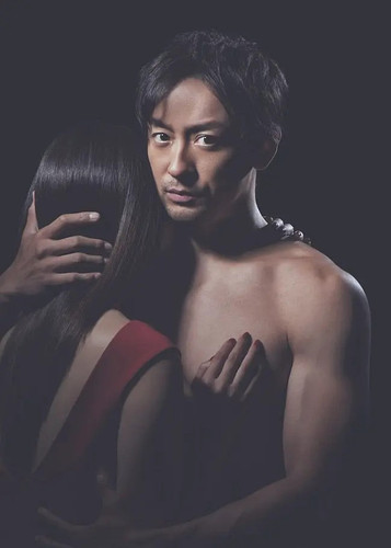 030 01 想被拥抱的12个女人.jpg