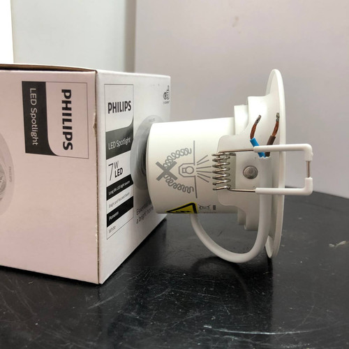 Den Spotlight am tran LED Philips 59776 POMERON 070 7w 220 240v 2700k 390lm (3)