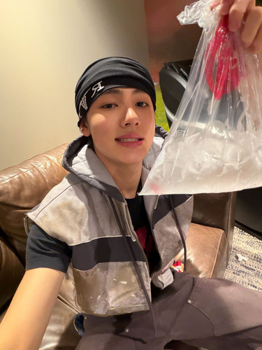 weverse 20260304212225 2393839433.jpg