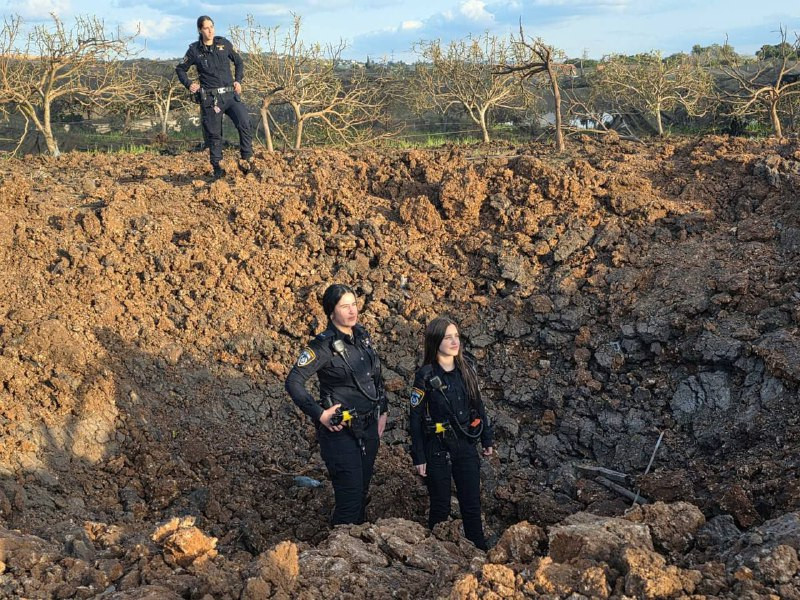 شرطة الاحتلال تعلن إصابة مستوطنين نتيجة سقوط شظايا صاروخية وسط فلسطين المحتلة....