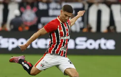 Péssimo momento: Cédric perde espaço no Tricolor após chegada de reforços