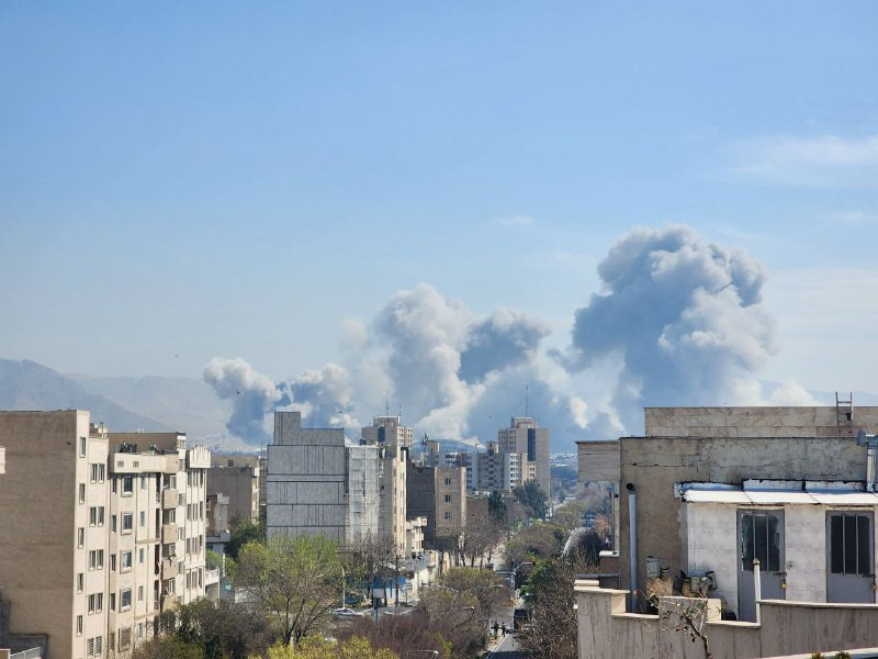 قصف عنيف وانفجارات في العاصمة طهران....