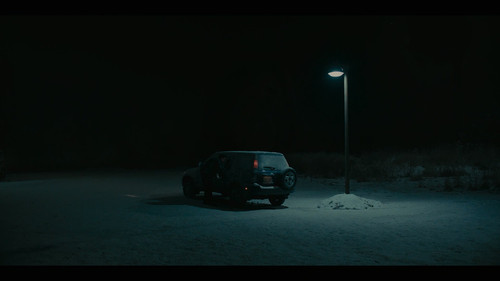 Something.Very.Bad.Is.Going.to.Happen.S01E01.Never.Get.On.One.Knee.2160p.NF.WEB DL.CZ EN.DD+5.1.Atmo.jpg