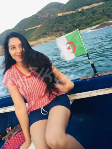 نودز جزائريه هايجه ع الاخر ومش قادره من المحنه تدعك كسها و تجيب شهوتها 10 768x1024 result.webp