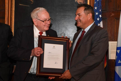 warren buffett small.jpg
