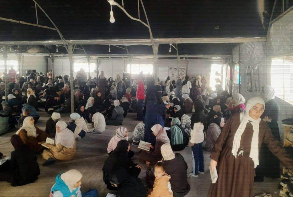 أكثر من 250 طالبة من شمال قطاع غزة يسردن القرآن الكريم كاملًا وأجزاءً منه في مسجد الكتيبة بمدينة غزة...