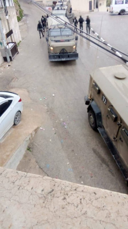 متابعة: بعد ساعات من الاقتحام، قوات الاحتلال تعتقل شابين وتفرج عن العشرات من الشبان بعد إخضاعهم لتحقيق ميداني في بلدة يعبد جنوب غرب جنين....