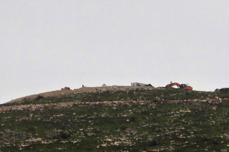 جرافات الاحتلال تواصل التجريف في منطقة أم الكبيش محيط بلدة طمون جنوب طوباس؛ لإقامة بؤرة استيطانية....