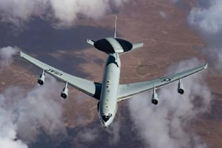 غرفة عمليات في الجو.. هل يمهد نشر طائرات "إي-3" لضربة أمريكية على إيران؟

- "ذا وور زون": نشر ما يقرب من 40% من جميع طائرات "إي-3" الأميركية في قواعد ...