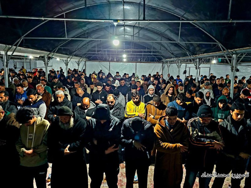 النازحون في خانيونس يحيون ليلة القدر داخل مصليات بلاستيكية ومساجد مدمرة بعد الحرب على قطاع غزة...