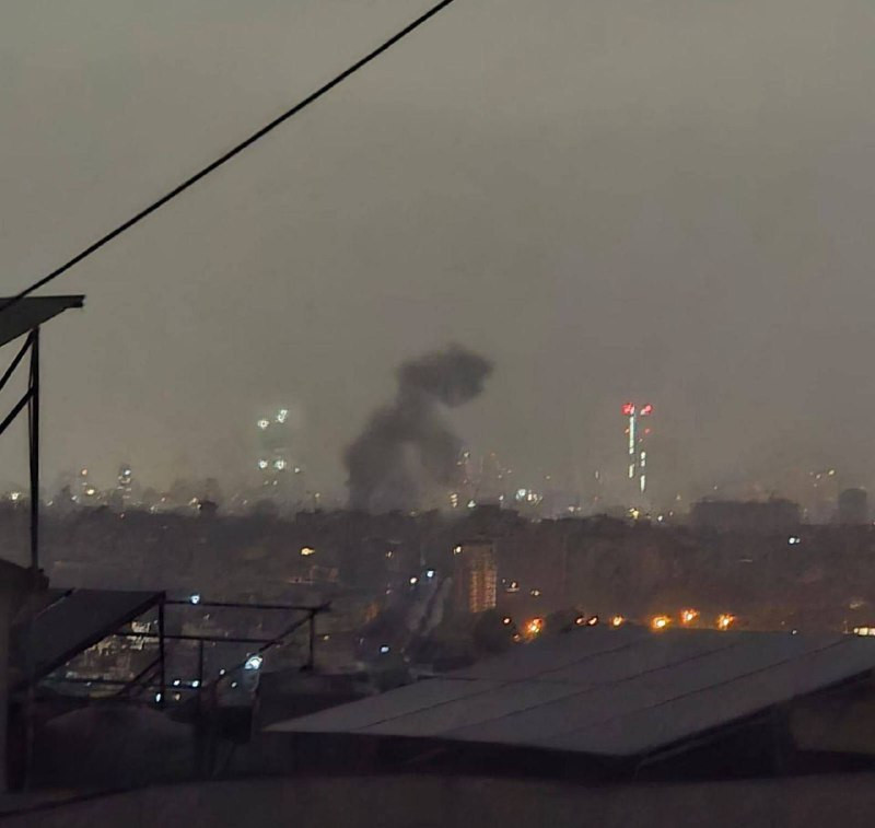 تصاعد أعمدة الدخان جراء الغارات التي شنتها طائرات الاحتلال استهدفت الضاحية الجنوبية لبيروت....