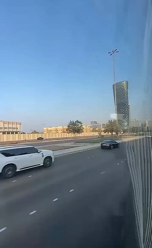 YFNye5v VolEUJd8.jpg