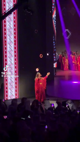 E12ZXyDUY 85rghB.jpg