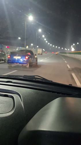 y4R 2hZ1d9t 3Clu.jpg