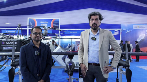 Eh0BUnlNV bLc1Gq.jpg