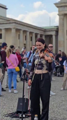 gi1jEN7zCeu Lydu.jpg