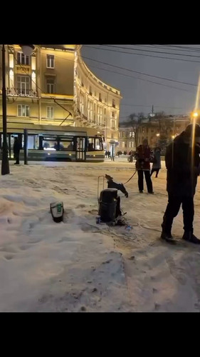 XRVzGDyp1WGjTxMF.jpg