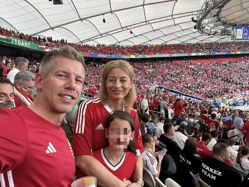 633925907 122145725414961945 6555571738751079576 n.jpg?stp=cp6 dst jpg s720x720 tt6& nc cat=1&ccb=1 .jpg