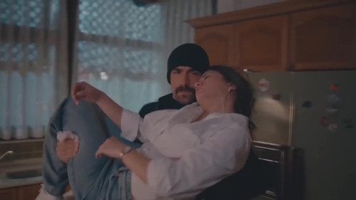 Dogdugun Ev Kaderindir Ep 24 Demet Ozdemir chl 3.jpg