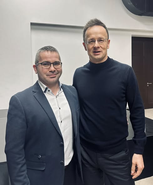 633750990 122250388520120540 4650515584610714437 n.jpg?stp=cp6 dst jpg s590x590 tt6& nc cat=105&ccb=.jpg