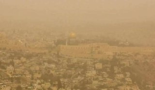 المرتبة الأولى بالعالم في "الغبرة".. مدينة القدس تكتسح قائمة أسوأ مستويات جودة الهواء عالميًا اليوم نتيجة الغبار، وفقًا لقائمة تصنيف جودة الهواء (AQI)...