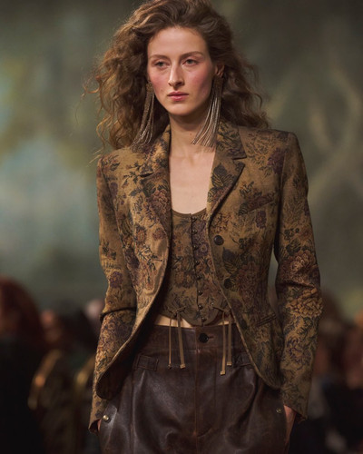 HA t6Iqa0AArT y?format=jpg.jpg