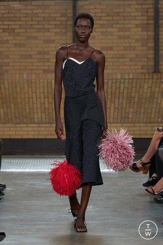 HBDsGGSa0AAmGn ?format=jpg.jpg