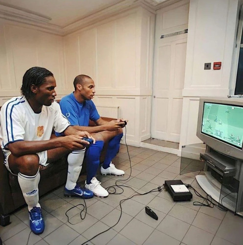 PES 5.Thierry Henry with Didier Drogba.jpg