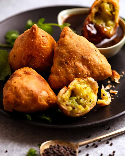 Samosas on plate.jpg