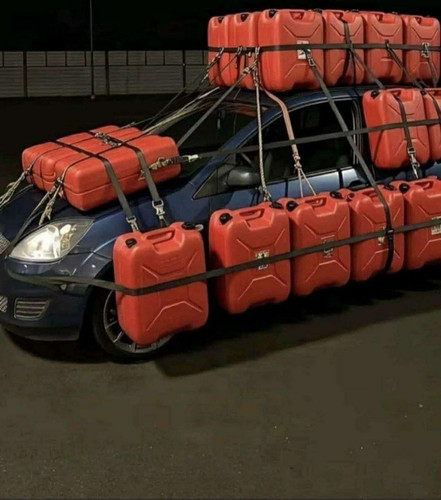 Wir fahren morgen nach Polen. Braucht noch jemand Kippen oder so.jpg